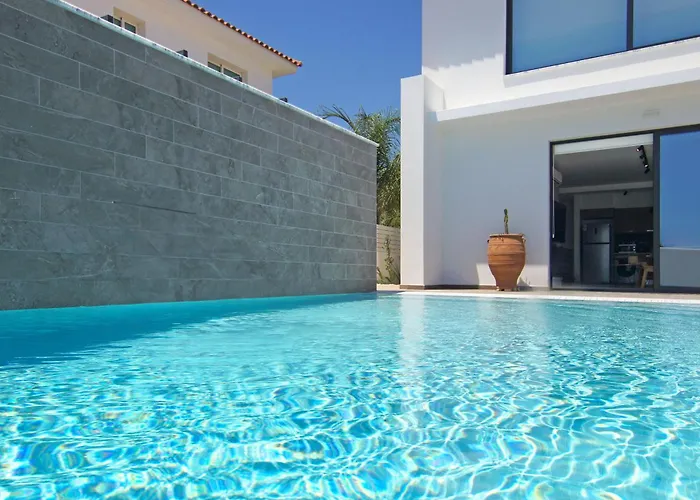 Villa Votsalo - 30m From Med Sea *